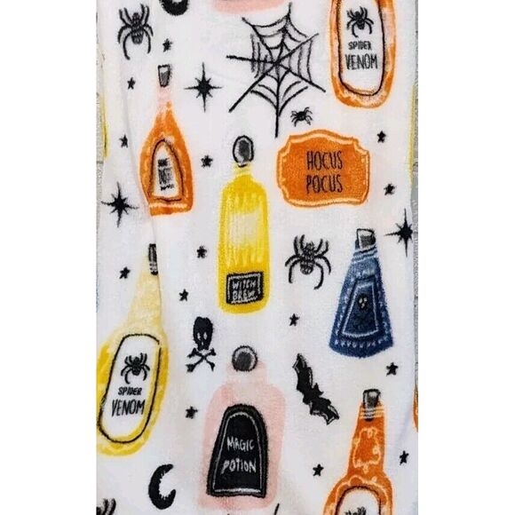 Halloween Hocus Pocus Witches Throw Blanket Potion Bottles Soft Fleece 50" x 60" - Picture 3 of 4